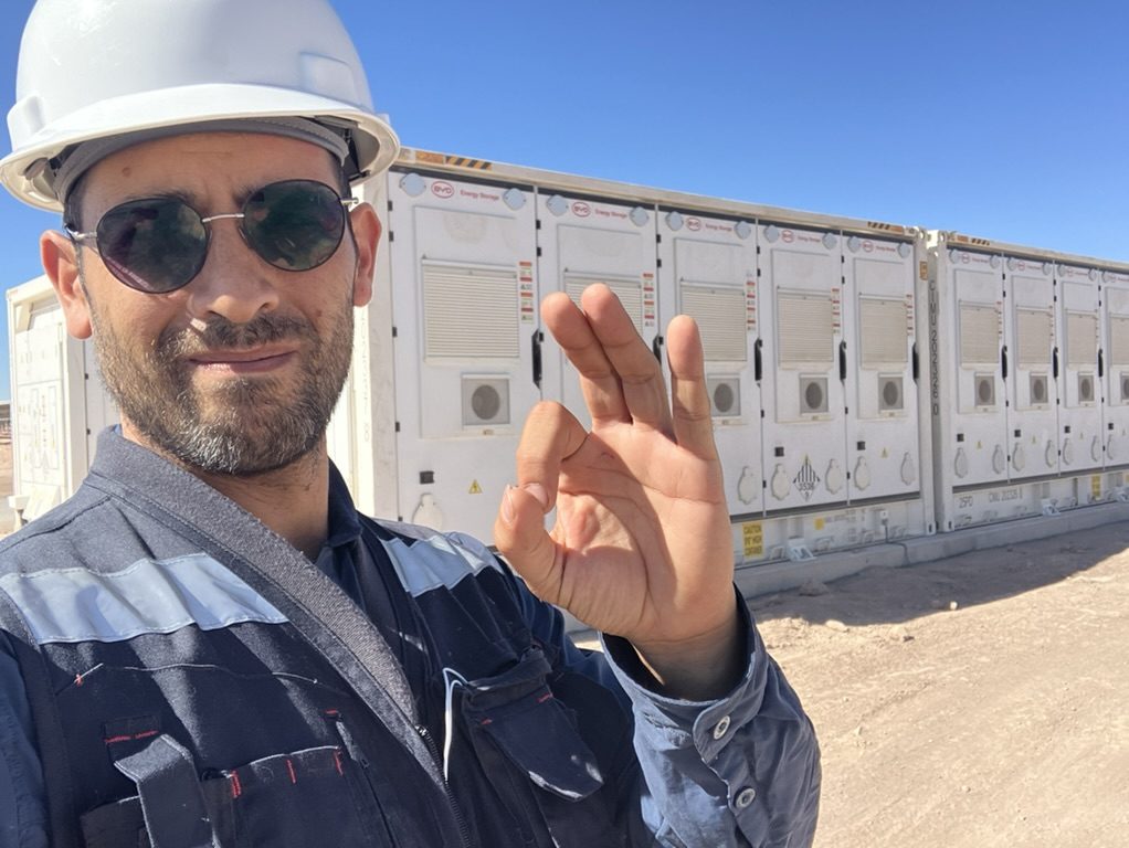 Zeryán Guerra en terreno, obra BESS en el Desierto de Atacama